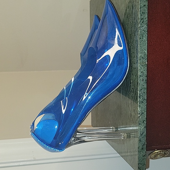Cape Robin Blue Transparent Stilletos - Picture 6 of 16